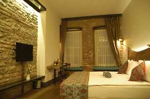 West Pera Hotel