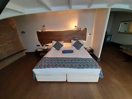 West Pera Hotel