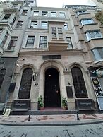 West Pera Hotel