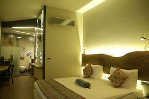 West Pera Hotel