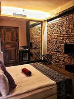 West Pera Hotel
