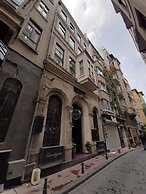 West Pera Hotel