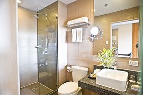 Goldberry Suites & Hotel Mactan