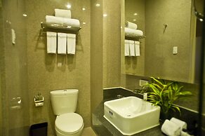 Goldberry Suites & Hotel Mactan