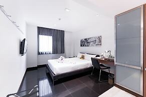 S33 Compact Hotel