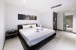 S33 Compact Hotel