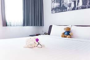 S33 Compact Hotel