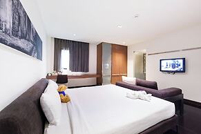 S33 Compact Hotel