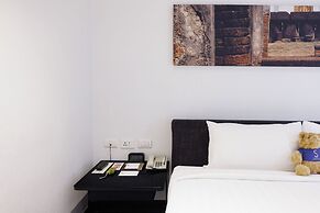 S33 Compact Hotel