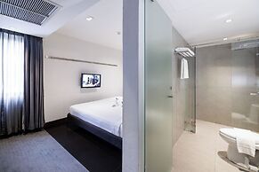 S33 Compact Hotel