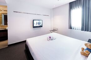 S33 Compact Hotel