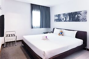 S33 Compact Hotel