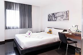S33 Compact Hotel