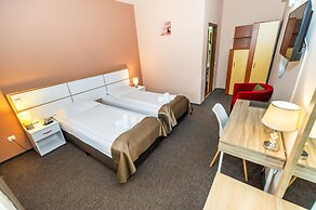 Long Street Hotel