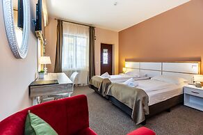 Long Street Hotel