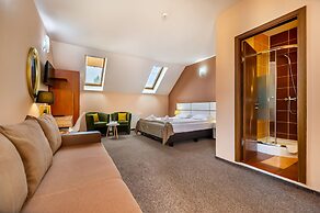 Long Street Hotel