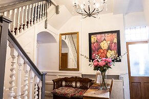 The Tudor Rose Hotel