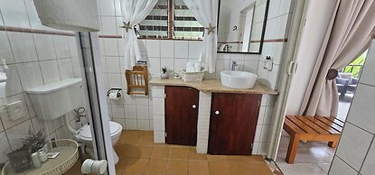 Ndiza Lodge & Cabanas