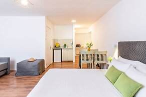 Eilon TravelHotel