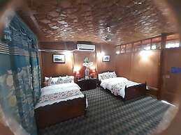 Swan Group Of Houseboats