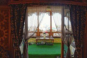 Swan Group Of Houseboats