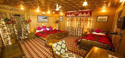 Swan Group Of Houseboats