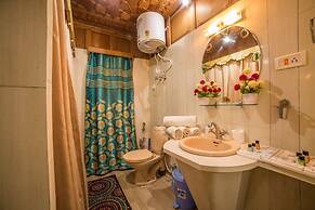 Swan Group Of Houseboats