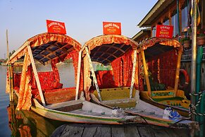 Swan Group Of Houseboats