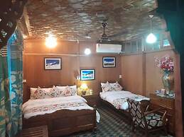 Swan Group Of Houseboats