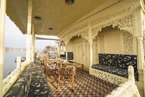 Swan Group Of Houseboats