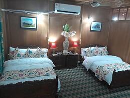 Swan Group Of Houseboats