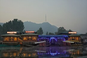 Swan Group Of Houseboats