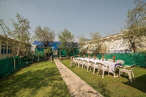 Swan Group Of Houseboats