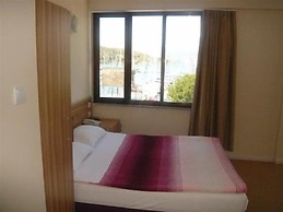 Status Hotel