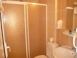 Status Hotel