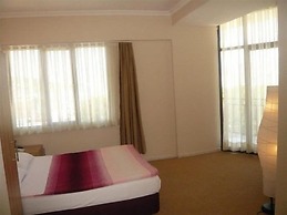 Status Hotel
