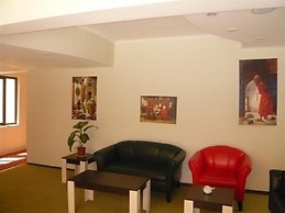Status Hotel