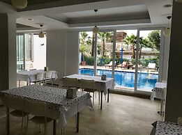 Status Hotel