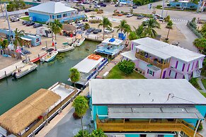 Captain Pips Marina & Hideaway