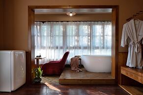 Moondance Hotel