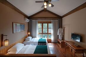 Moondance Hotel