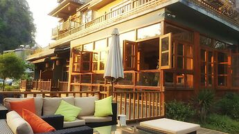 Moondance Hotel