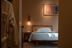 Moondance Hotel