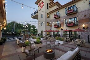 Inn at the 5th