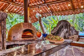 Atlantida Lodge
