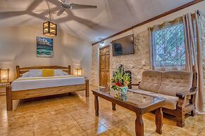 Atlantida Lodge