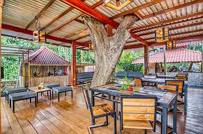 Atlantida Lodge