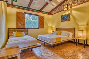 Atlantida Lodge