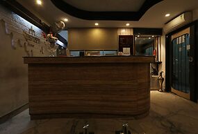 Hotel Rushabh Home