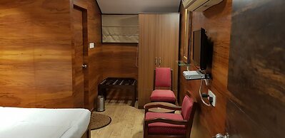 Hotel Rushabh Home